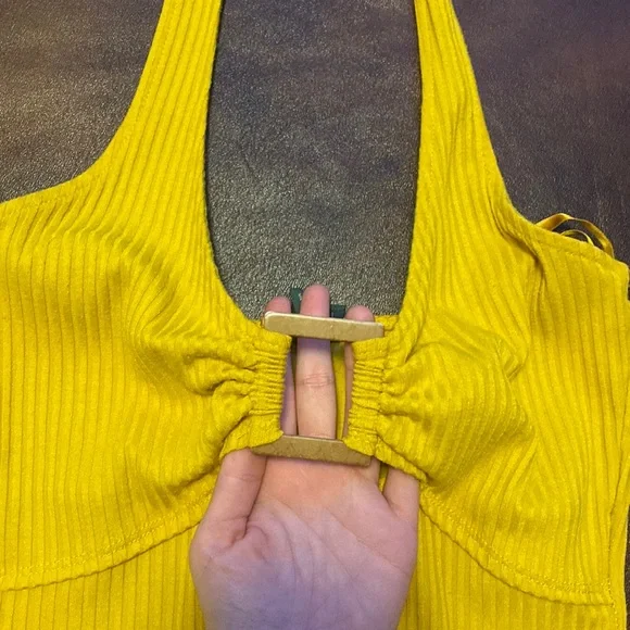 🌵Ribbed Yellow bodysuit! - Picture 3 of 8